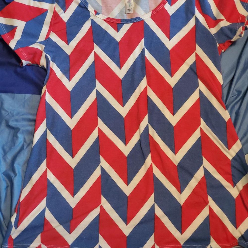 LuLaRoe "classic T" chevron pattern tee - Picture 5 of 7